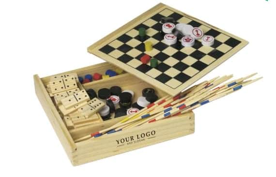 Lot minimum de 80 coffrets en bois avec 5 jeux variés 