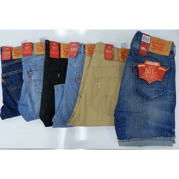 Surtido de pantalones cortos de mezclilla para hombre Levi's al por mayor 24 piezas.