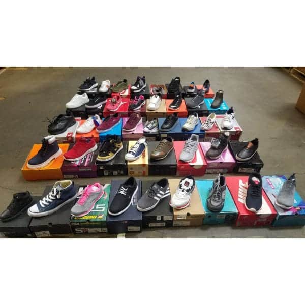 Zapatillas y zapatos al por mayor, surtido mixto de 50 pares.