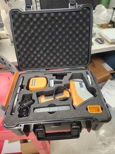 Analyseur XRF portable intelligent Hitachi X-MET8000